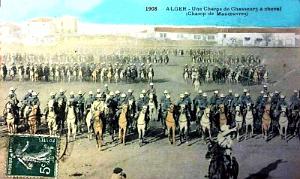 ALGER - CHAMP DE MANOEUVRES - CHARGE DES CHASSEURS - 1908